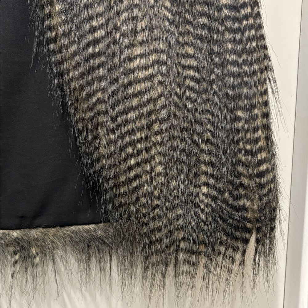 FAUX FUR VEST F21 - Picture 2 of 5